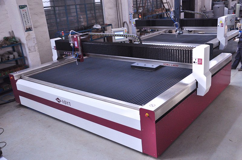 3 Achsen Wasserstrahl Schneidmaschine.jpg