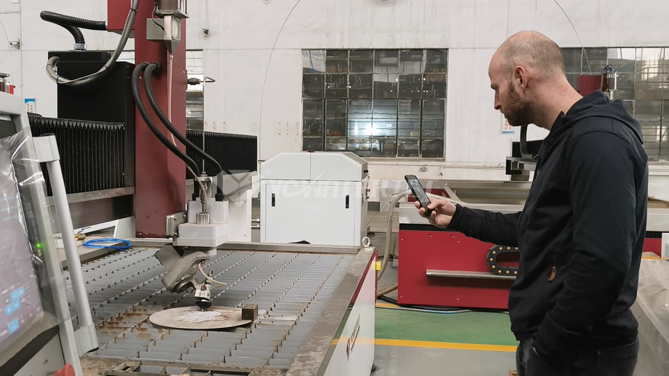 Niederländischer Kunde besucht YC WATERJET