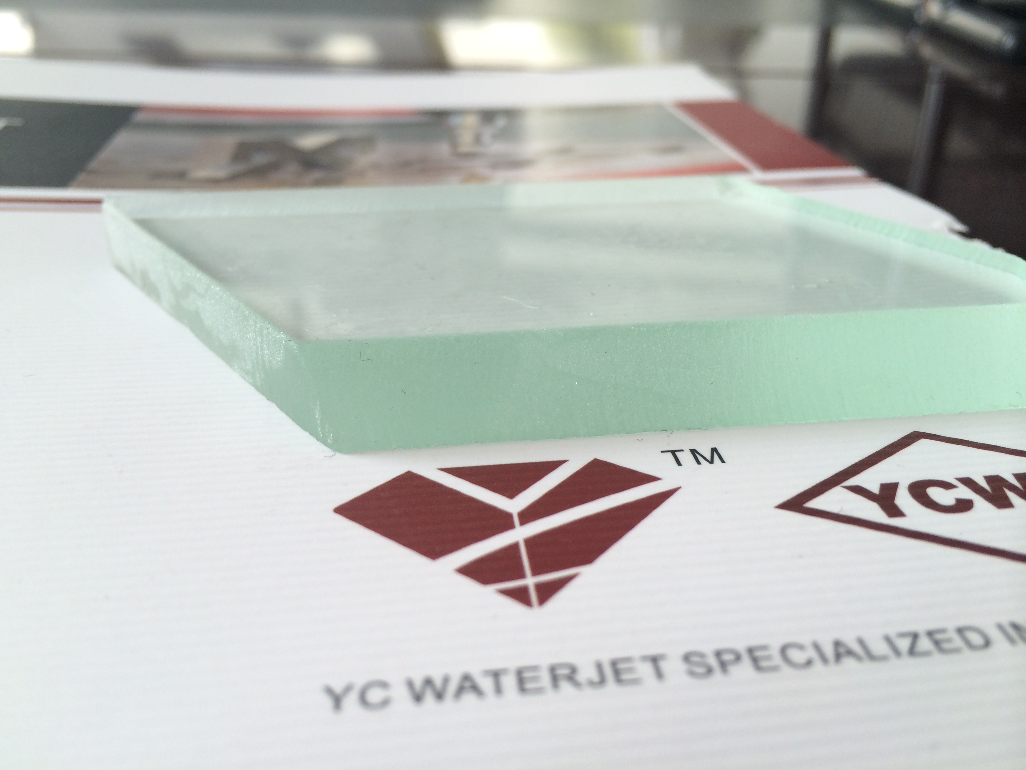 Die innovative Anwendung von Wasserstrahlschneidemaschinen in der Glasverarbeitungsbranche