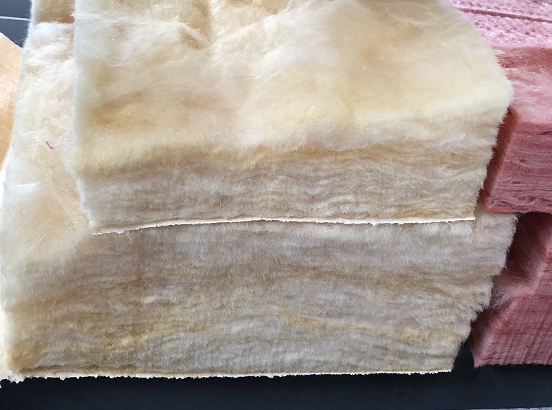 Ultrahohe Druck Wasserstrahl schneiden 150 mm dicke Felswolle mit reinem Wasser