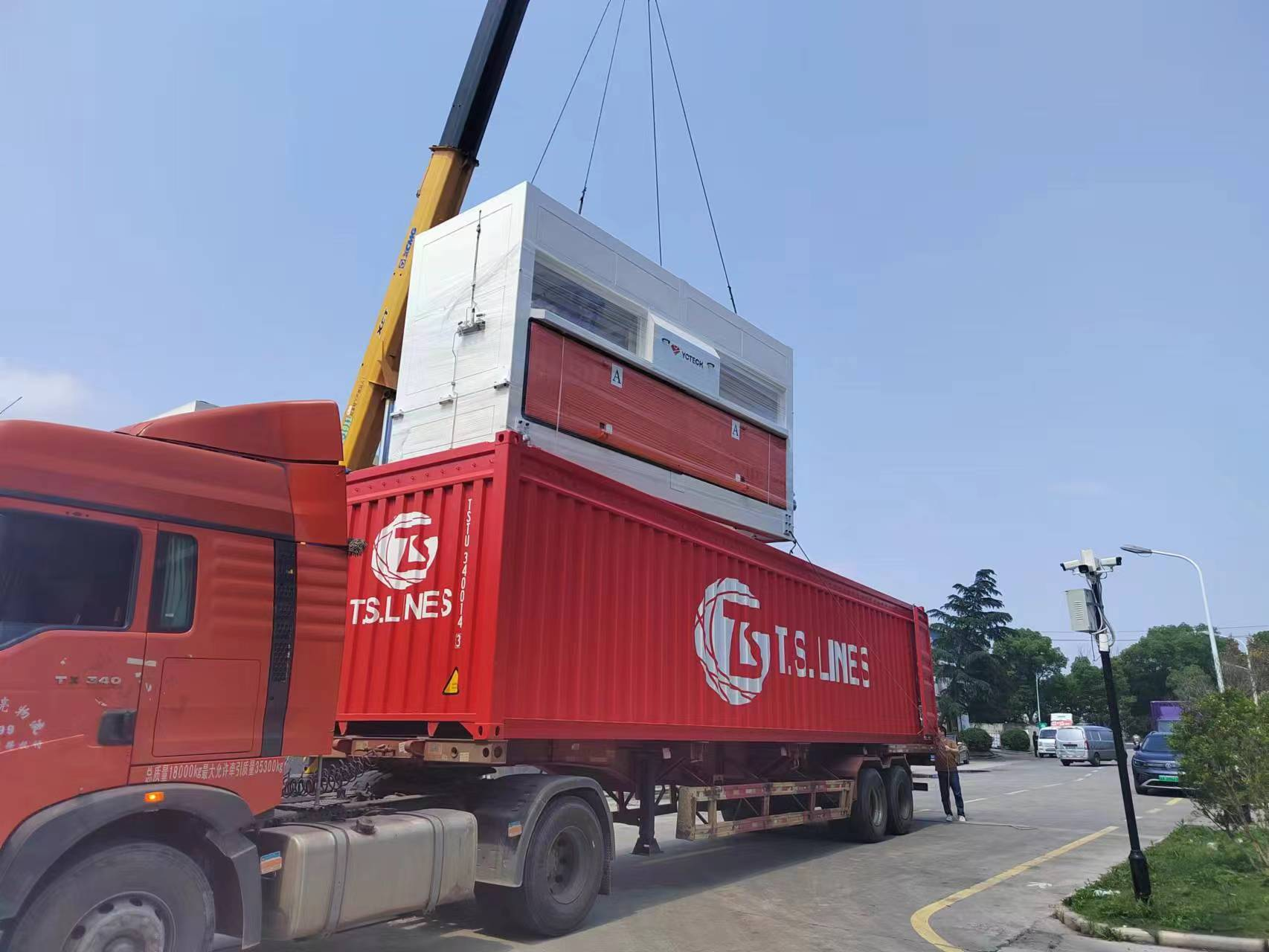 Roboter aus Wasserstrahl schneiden