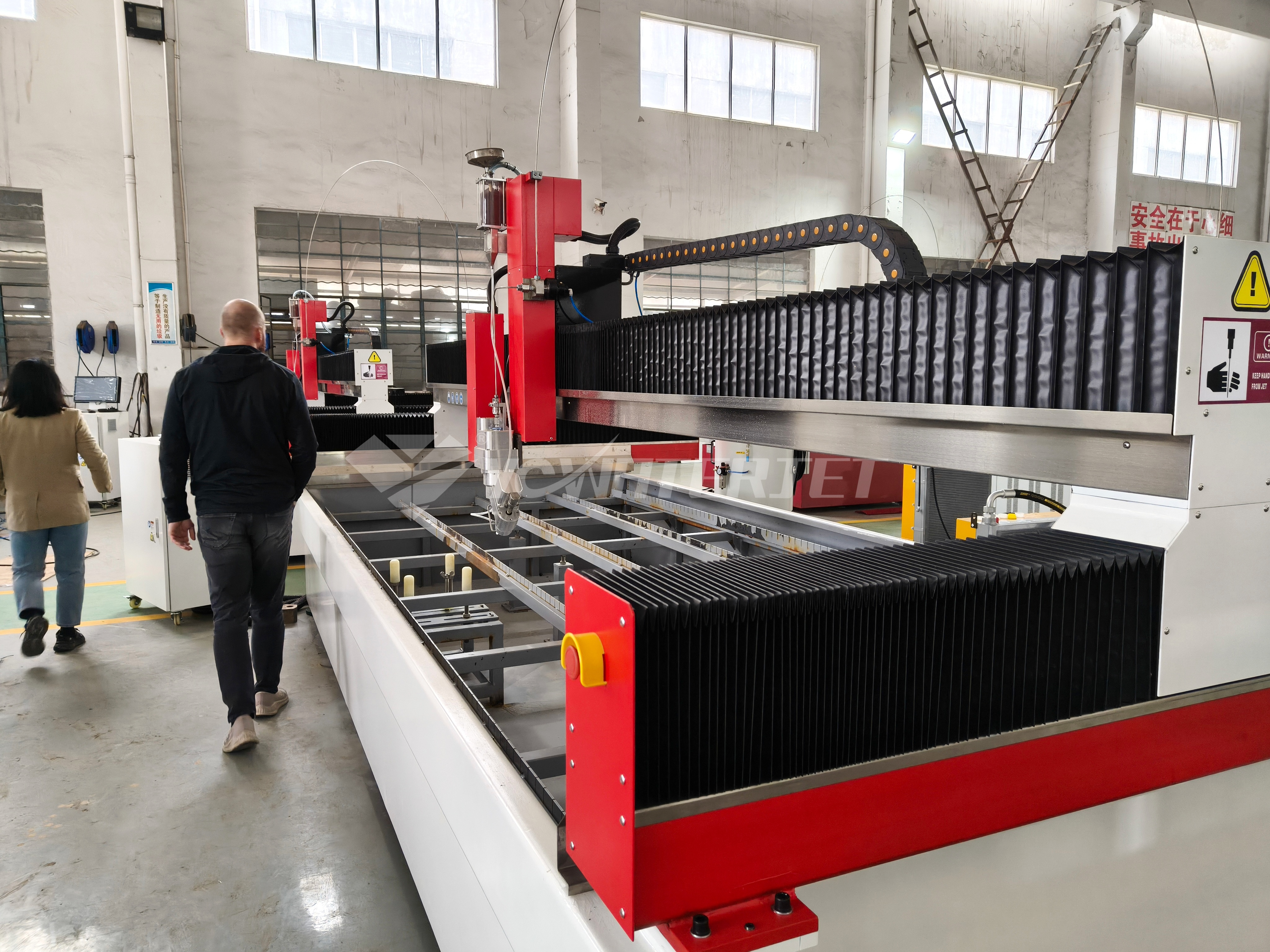 Wasserstrahlschneidemaschine der E-Serie. 