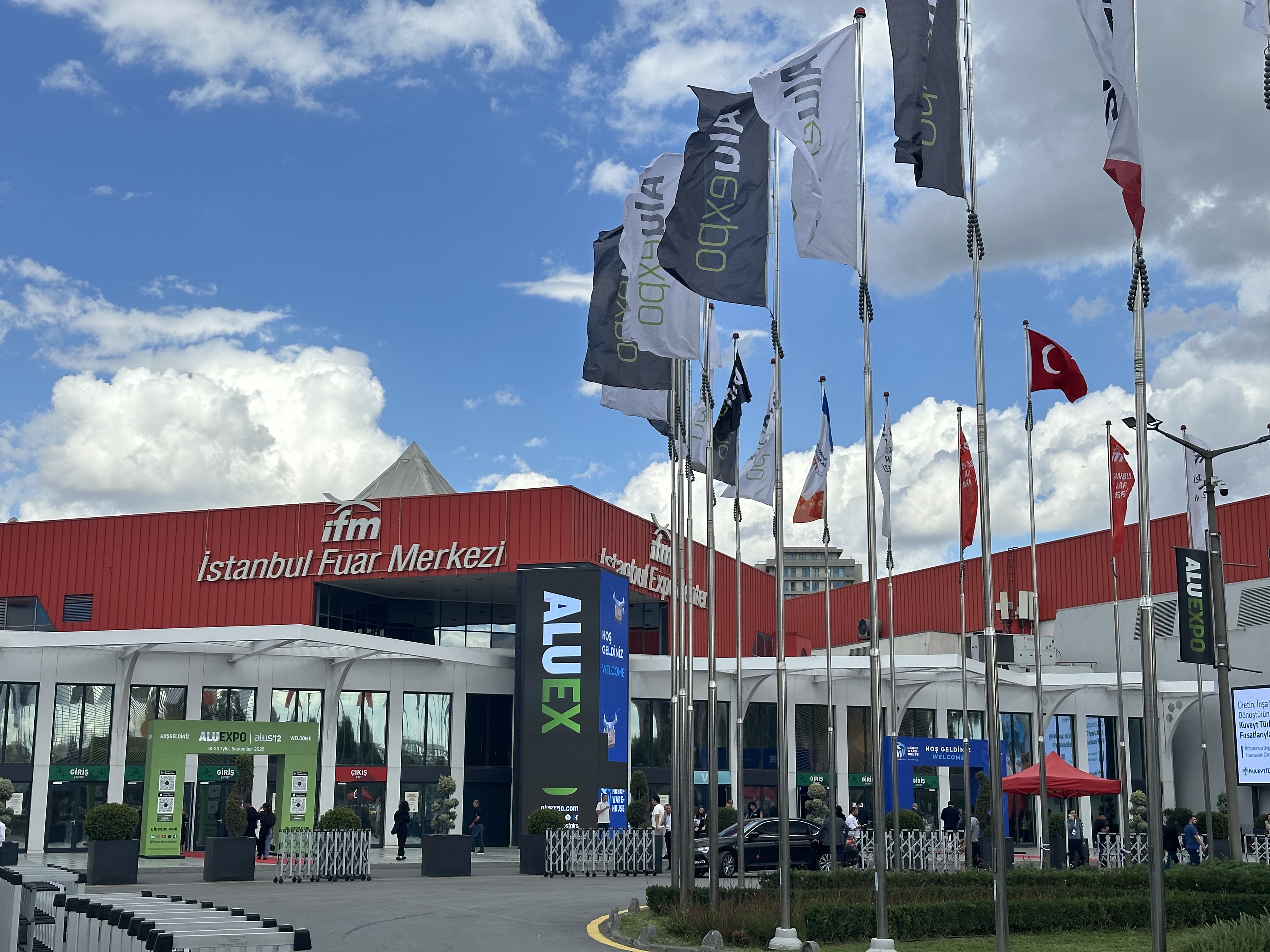 YC WaterJet kehrt von erfolgreichem Aluexpo 2025 zurück