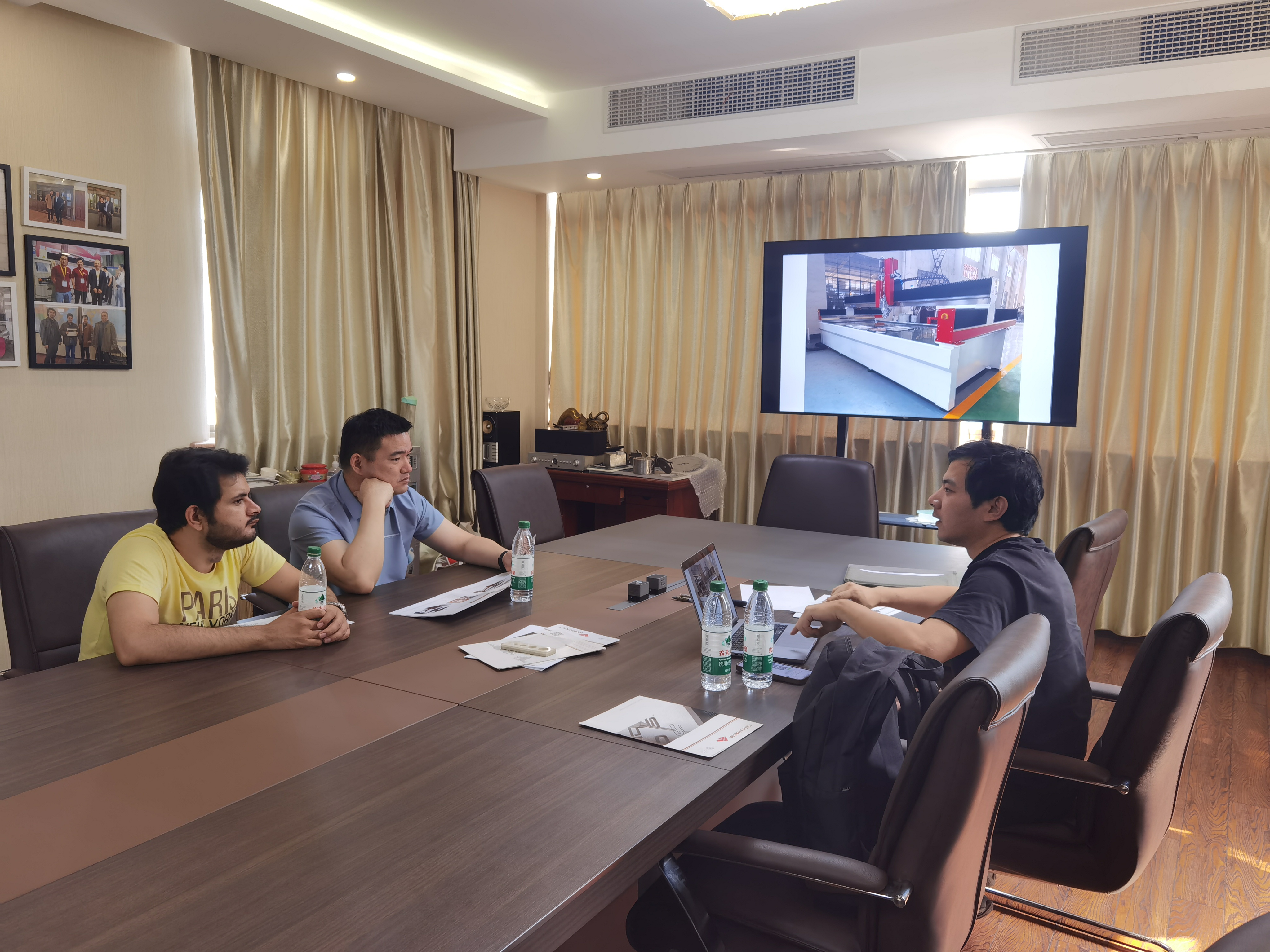 Vertiefung der internationalen Zusammenarbeit - Eliten der pakistanischen Steinindustrie besuchen YC WaterJet