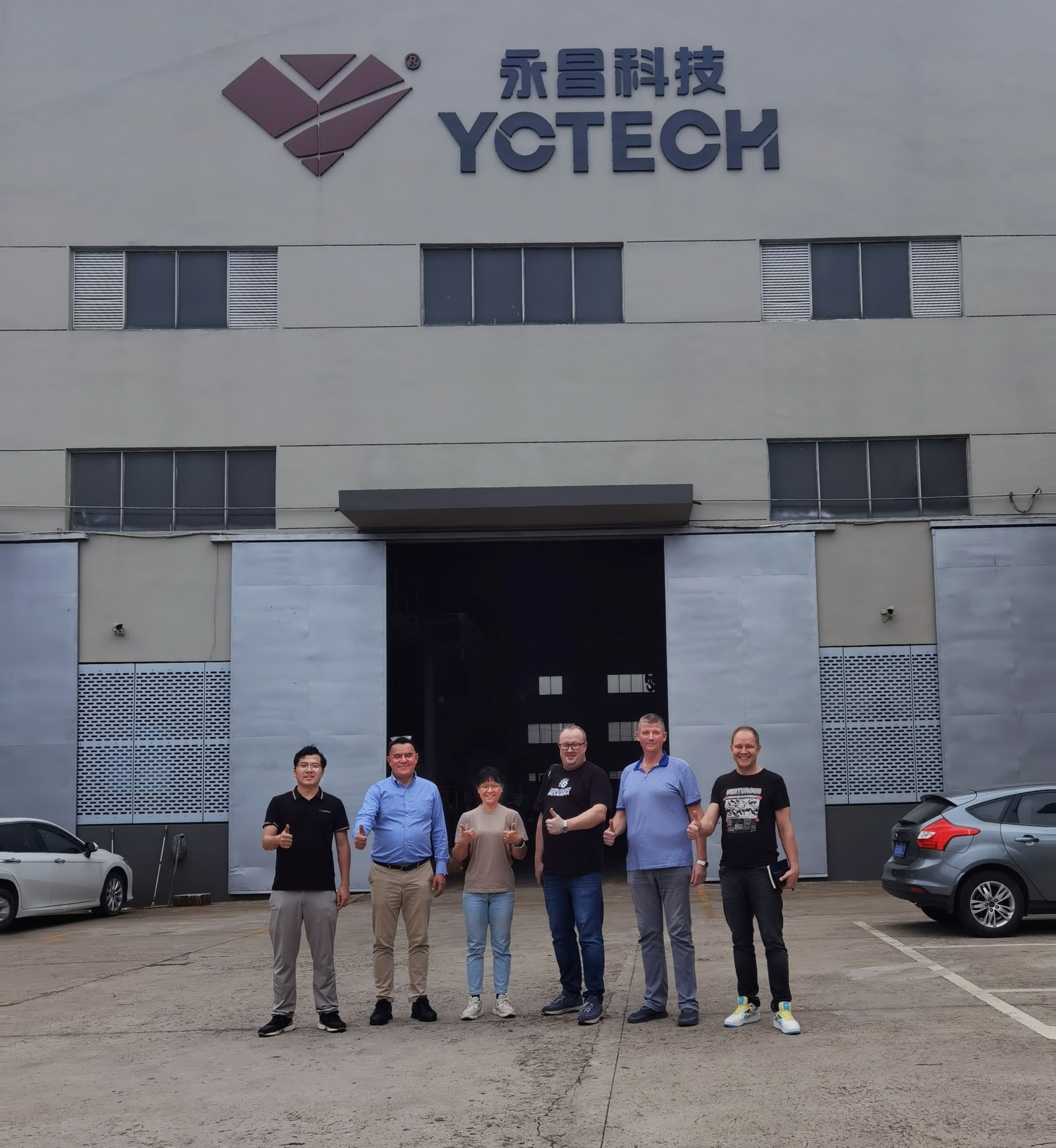 Gruppenfoto mit dem Kunden