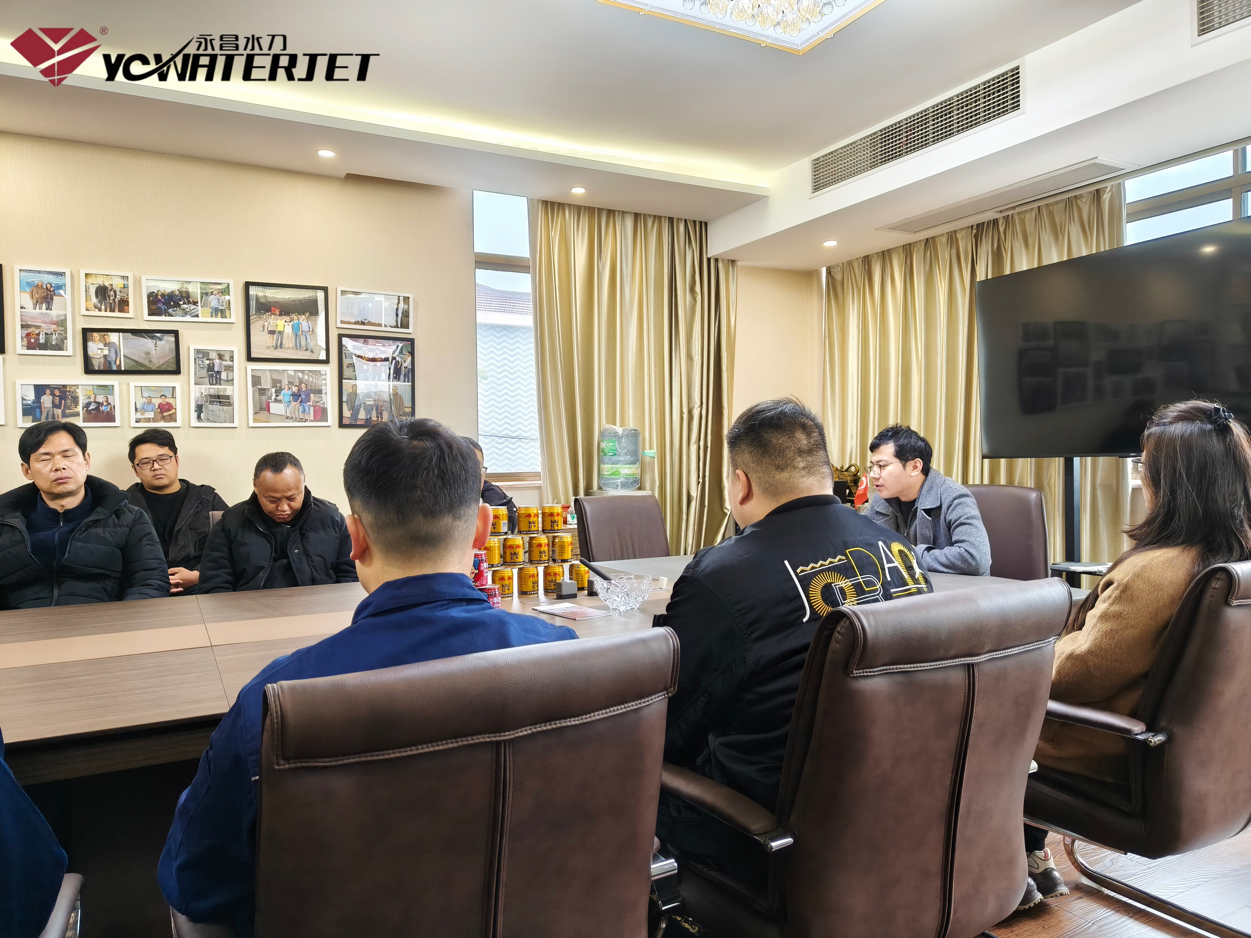 YC Waterjet l&auml;utet das Jahr des Pferdes 